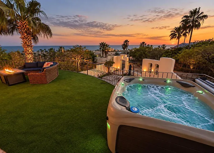 Villa Casa Reyes, Casa Reyes Family Oasis, Heated-pool & Amazing Views *