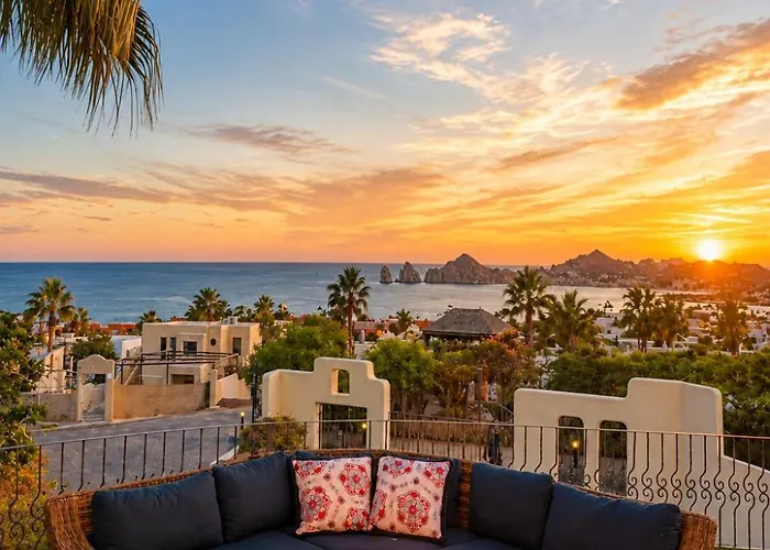 Casa Reyes, Casa Reyes Family Oasis, Heated-pool & Amazing Views Villa